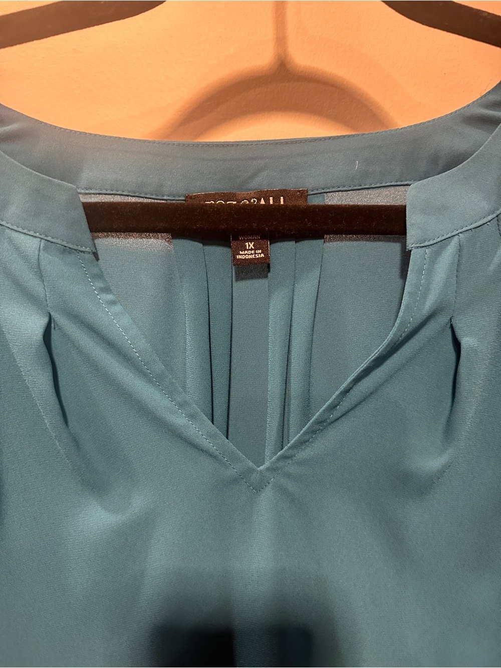 Roz & Ali Teal V-Neck Blouse with Tiered Sleeves - Picture 4 of 8
